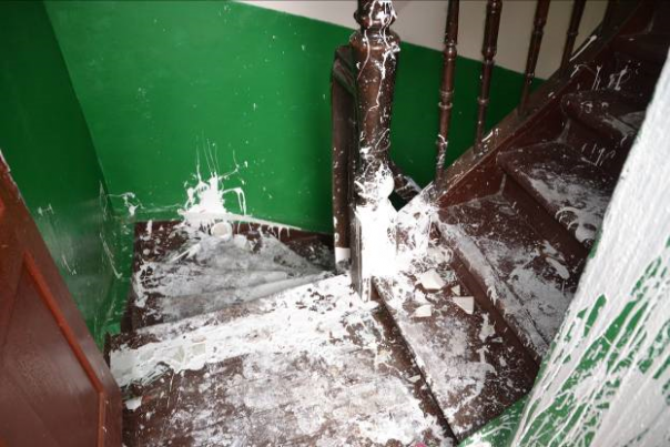 Пьяный львовянин устроил дебош с битьем стекол и посуды и чуть не сжег многоквартирный дом Пьяный львовянин устроил дебош с битьем стекол и посуды и чуть не сжег многоквартирный дом