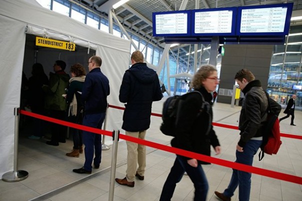 В Нидерландах началось голосование об ассоциации Украины с ЕС В Нидерландах началось голосование об ассоциации Украины с ЕС