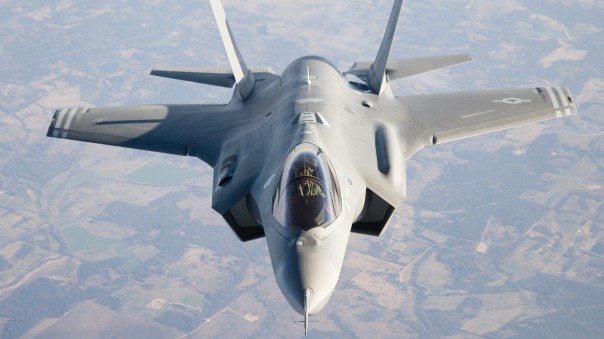 США придумали кому сбагрить «золотой» истребитель F-35 США придумали кому сбагрить «золотой» истребитель F-35