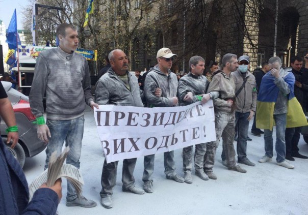 В Киеве вновь горят покрышки и начались столкновения между активистами «автомайдана» с силами правопорядка В Киеве вновь горят покрышки и начались столкновения между активистами «автомайдана» с силами правопорядка