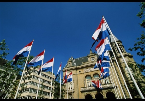 Нидерланды могут ратифицировать договор об ассоциации, но при условии наличия пункта, гласящего, что Украина никогда не будет членом ЕС Нидерланды могут ратифицировать договор об ассоциации, но при условии наличия пункта, гласящего, что Украина никогда не будет членом ЕС