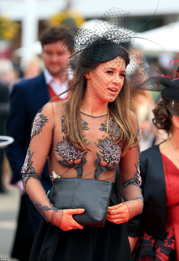 Как британки отпраздновали День Леди в 2016 году: шокирующие фото