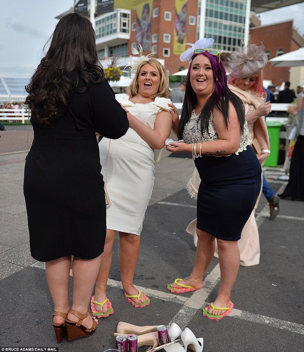 Как британки отпраздновали День Леди в 2016 году: шокирующие фото