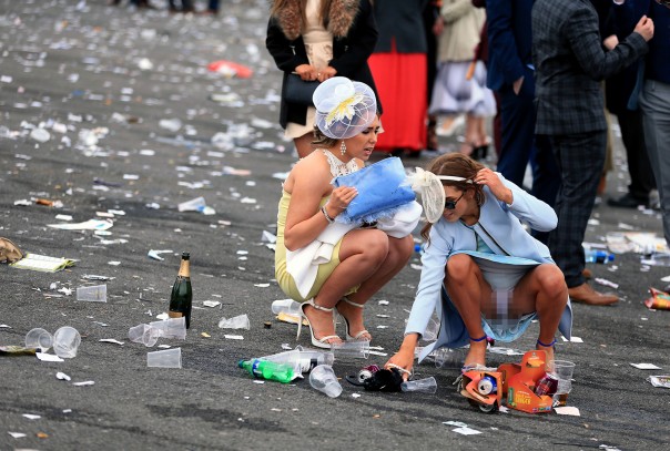 Как британки отпраздновали День Леди в 2016 году: шокирующие фото