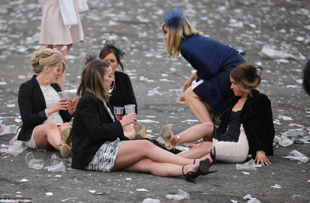 Как британки отпраздновали День Леди в 2016 году: шокирующие фото