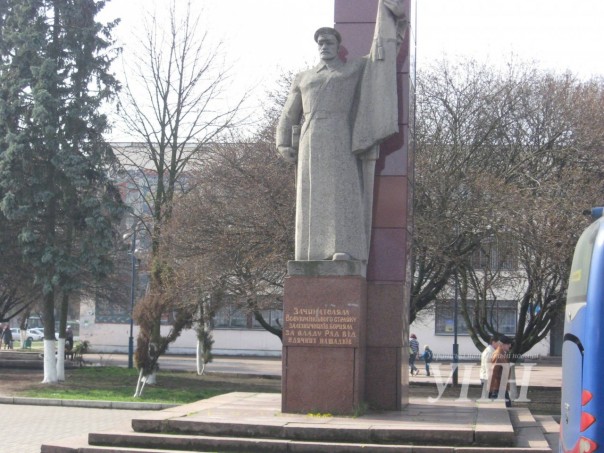 Журналисты отыскали единственный на всю Украину город с вменяемой властью — тут помнят и чтут свою историю Журналисты отыскали единственный на всю Украину город с вменяемой властью — тут помнят и чтут свою историю