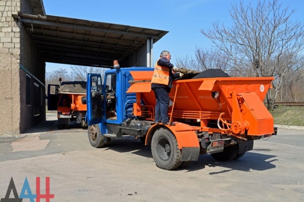 Донецкие коммунальщики запустили в работу асфальтобетонный завод