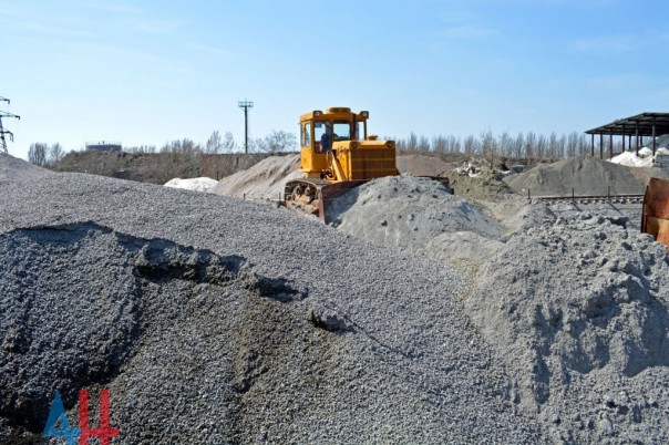 Донецкие коммунальщики запустили в работу асфальтобетонный завод