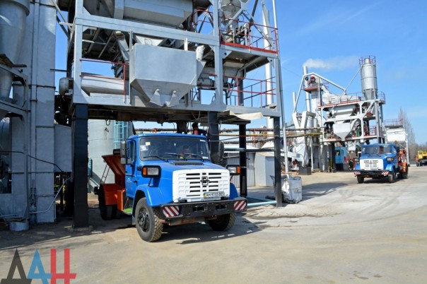 Донецкие коммунальщики запустили в работу асфальтобетонный завод