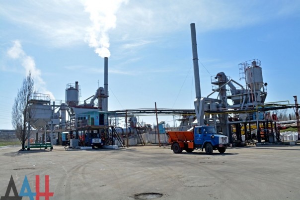 Донецкие коммунальщики запустили в работу асфальтобетонный завод