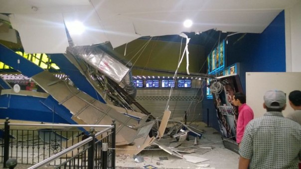 Эквадор: десятки погибших, паника, цунами, нет связи, энергии и дорог Эквадор: десятки погибших, паника, цунами, нет связи, энергии и дорог