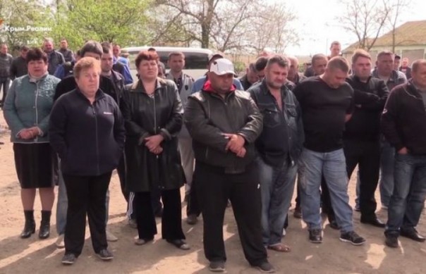 Жители Херсонщины требуют убрать блокпосты активистов блокады Крыма Жители Херсонщины требуют убрать блокпосты активистов блокады Крыма