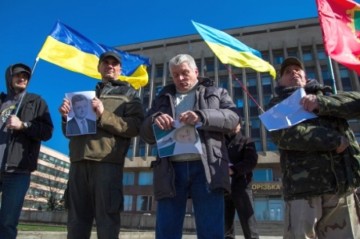 «Это шакал, а не президент»! Правосеки порвали портреты Вальцмана