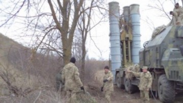 Украина перебросила комплексы С-300 к границе с Крымом — самолёты в опасности