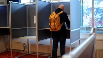 Захарова рассказала о комичности ситуации с голландским референдумом