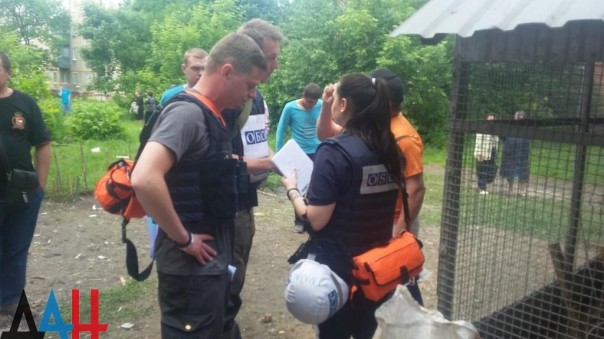 Куйбышевский район г. Донецк. Последствия обстрела укрофашистами (28-05-2016) Куйбышевский район г. Донецк. Последствия обстрела укрофашистами (28-05-2016)