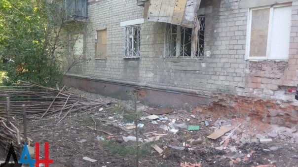 Куйбышевский район г. Донецк. Последствия обстрела укрофашистами (28-05-2016) Куйбышевский район г. Донецк. Последствия обстрела укрофашистами (28-05-2016)