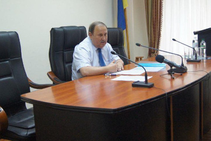 В доме Героя Украины нашли чемодан с долларами и фашистскими наградами В доме Героя Украины нашли чемодан с долларами и фашистскими наградами