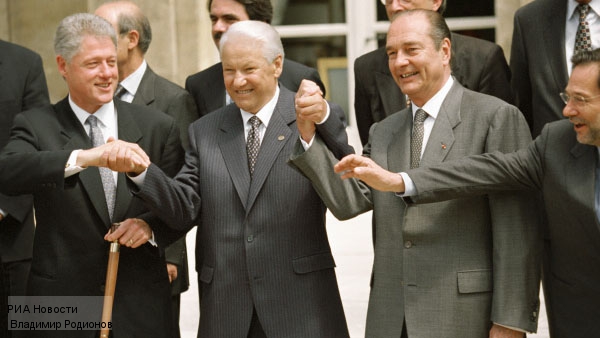 Отара овец и холодильник за голову Асада Отара овец и холодильник за голову Асада