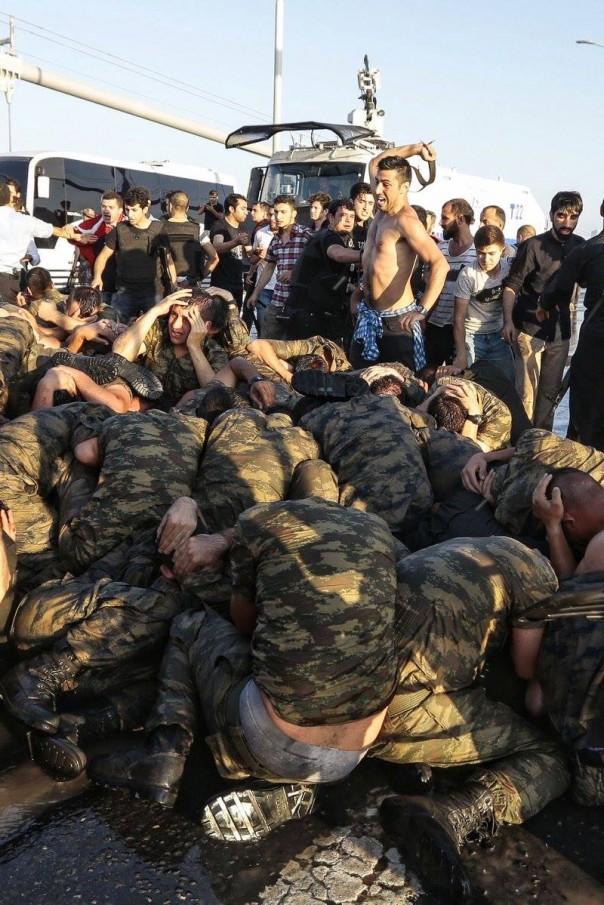Турецкие солдаты не знали, что стали участниками переворота Турецкие солдаты не знали, что стали участниками переворота