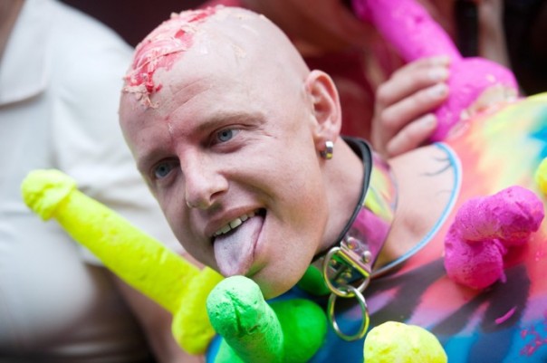 Не окунайтесь в дерьмо - потом не отмоетесь! (+18) Не окунайтесь в дерьмо - потом не отмоетесь! (+18)