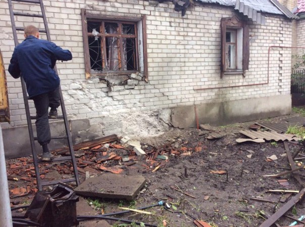 Горловка этой ночью подверглась жесточайшему обстрелу, сгорели два дома, девять повреждены Горловка этой ночью подверглась жесточайшему обстрелу, сгорели два дома, девять повреждены