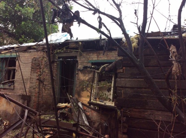 Горловка этой ночью подверглась жесточайшему обстрелу, сгорели два дома, девять повреждены Горловка этой ночью подверглась жесточайшему обстрелу, сгорели два дома, девять повреждены