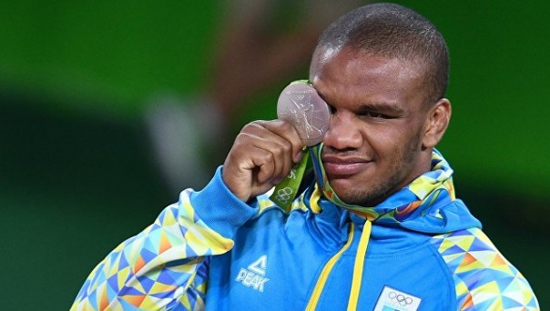 СМИ: украинский борец хочет сменить гражданство после поражения на ОИ