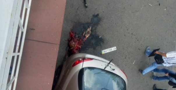 В центре Донецка прогремел мощный взрыв, один человек погиб (Фото 18+) В центре Донецка прогремел мощный взрыв, один человек погиб (Фото 18+)