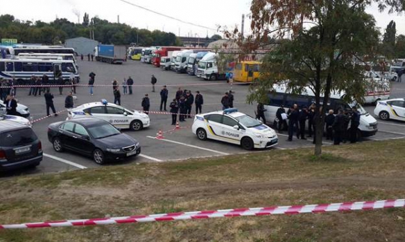 В Днепре водитель автомобиля застрелил патрульного и ранил его напарницу В Днепре водитель автомобиля застрелил патрульного и ранил его напарницу