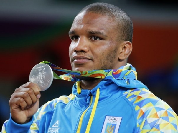 Какая независимость? Мы переходим под контроль Запада – украинский олимпийский призер Беленюк шокировал журналистов порошенковского канала Какая независимость? Мы переходим под контроль Запада – украинский олимпийский призер Беленюк шокировал журналистов порошенковского канала