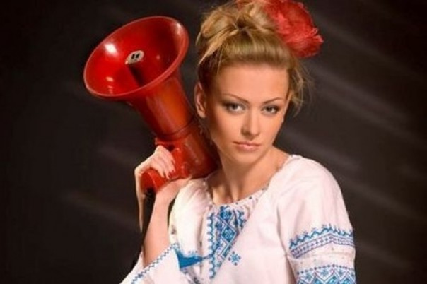 Переспать с Минстецем: жена министра и кума Генпрокурора получила наградное оружие от министра обороны