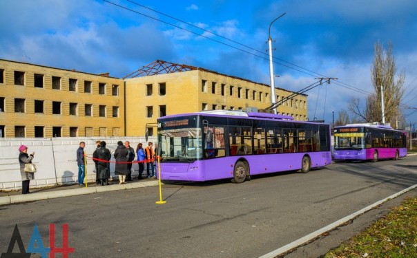 Донецкий троллейбус № 5 возобновил работу после трагедии с обстрелом микрорайона Боссе
