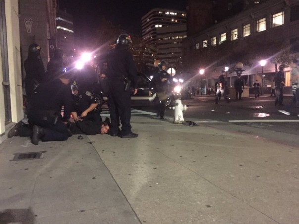 «Не мой президент»: в США тысячи людей протестуют против избрания Трампа «Не мой президент»: в США тысячи людей протестуют против избрания Трампа