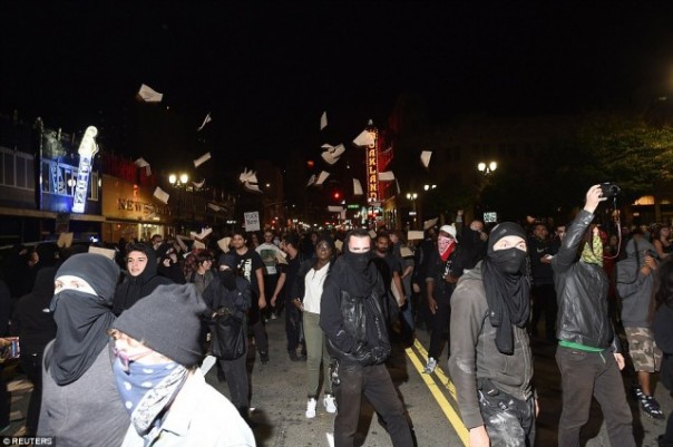 «Не мой президент»: в США тысячи людей протестуют против избрания Трампа «Не мой президент»: в США тысячи людей протестуют против избрания Трампа