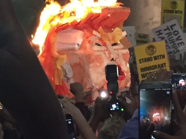 «Не мой президент»: в США тысячи людей протестуют против избрания Трампа «Не мой президент»: в США тысячи людей протестуют против избрания Трампа