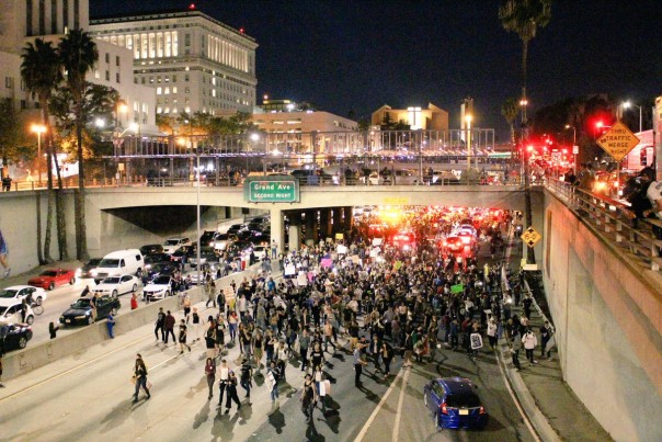 «Не мой президент»: в США тысячи людей протестуют против избрания Трампа «Не мой президент»: в США тысячи людей протестуют против избрания Трампа