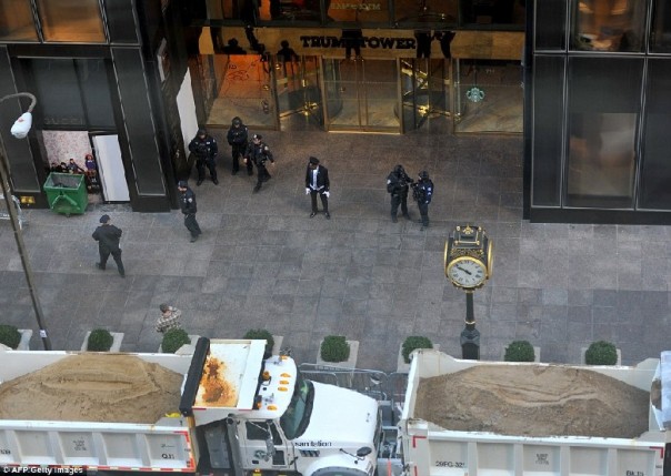 Трамп Тауэр превращен в крепость с бесполетной зоной над ним Трамп Тауэр превращен в крепость с бесполетной зоной над ним