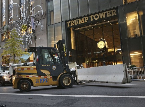 Трамп Тауэр превращен в крепость с бесполетной зоной над ним Трамп Тауэр превращен в крепость с бесполетной зоной над ним