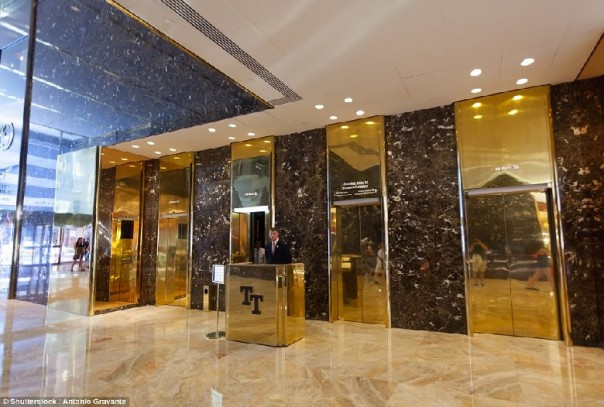 Трамп Тауэр превращен в крепость с бесполетной зоной над ним Трамп Тауэр превращен в крепость с бесполетной зоной над ним