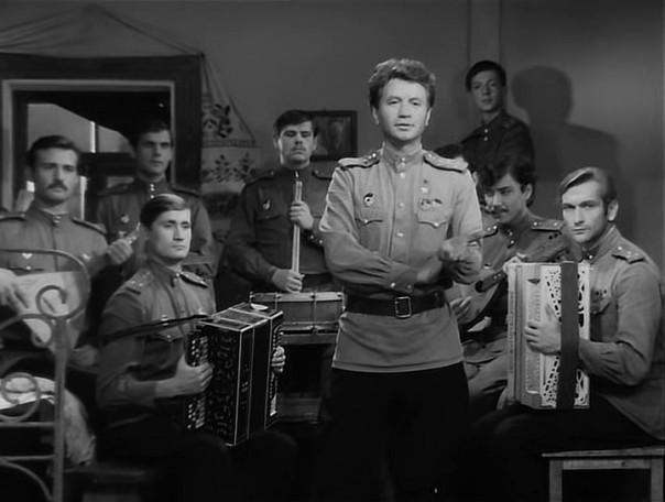 "И снова здравствуйте!": "В бой идут одни "старики"" и роман со сценой Виктора Сухорукова