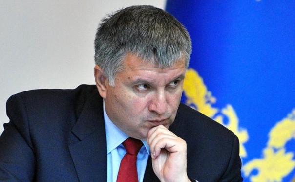 Аваков раздал уже 2200 наградных пистолетов. Аваков раздал уже 2200 наградных пистолетов.