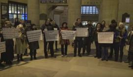 Жители Торонто спели песню "Хотят ли русские войны?"