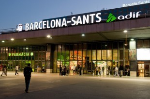 Жители Барселоны спели песню "С чего начинается Родина" в поддержку Донбасса