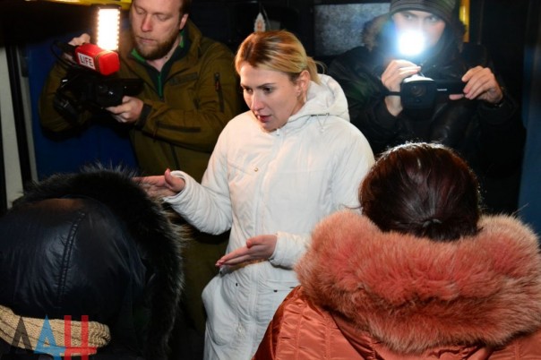 Украина передала представителям ДНР и ЛНР 15 освобожденных из плена лиц Украина передала представителям ДНР и ЛНР 15 освобожденных из плена лиц