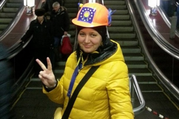 Климакс майданного мозга: писательница-русофобка Ницой бросила кассирше в лицо мелочь за отказ говорить на мове Климакс майданного мозга: писательница-русофобка Ницой бросила кассирше в лицо мелочь за отказ говорить на мове