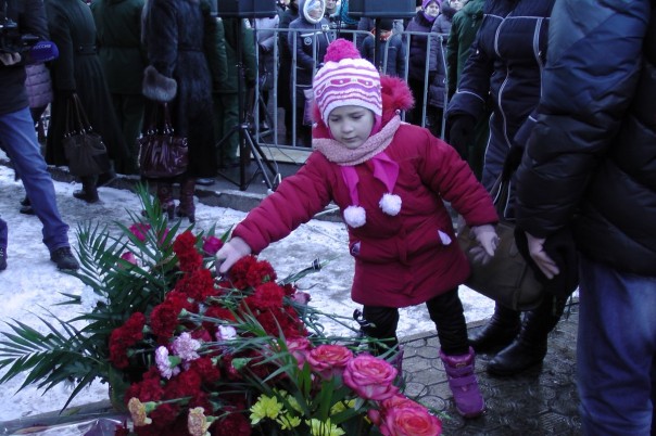 Донецк почтил память жертв трагедии на Боссе Донецк почтил память жертв трагедии на Боссе