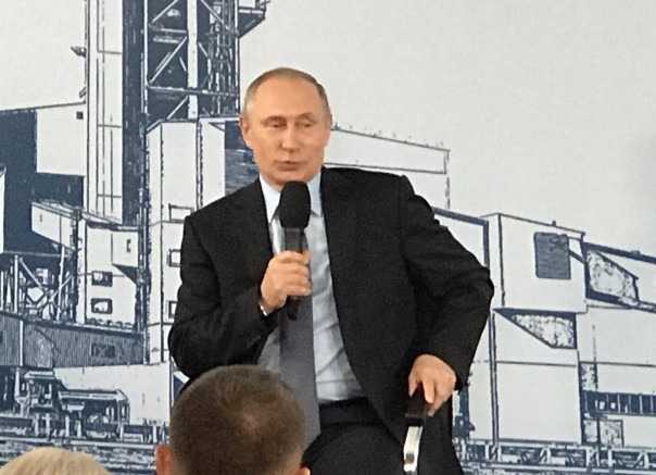 Путин: Фильм Стоуна я смотрел в самолете и заснул во время просмотра. Но обещаю досмотреть
