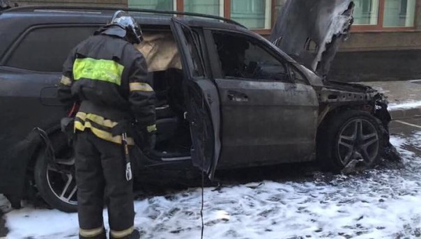 За "Матильду" гореть: у офиса Учителя сожгли две машины