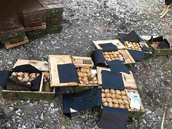 Хрюмберги пытались вывезти из "АТО" сотни гранат